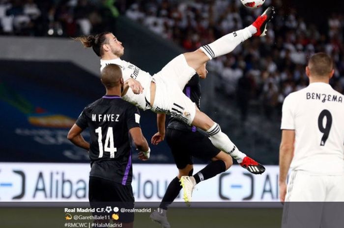 Penyerang Real Madrid, Gareth Bale, melakukan tendangan akrobatik saat timnya melawan Al-Ain di final Piala Dunia Antarklub 2018 pada Sabtu (22/12/2018) di Stadion Zayed Sports City, Abu Dhabi, Uni Emirat Arab.