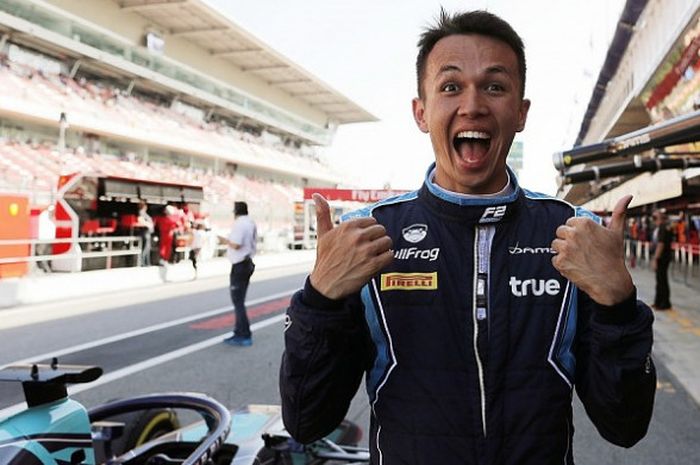 Pebalap Thailand, Alexander Albon, akan menjadi pebalap Asia Tenggara keempat yang tampil di ajang balap Formula 1.