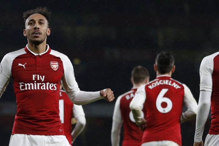 Pierre-Emerick Aubameyang merayakan golnya buat Arsenal ke gawang Everton dalam partai Liga Inggris di Emirates Stadium, London, 3 Februari 2018.