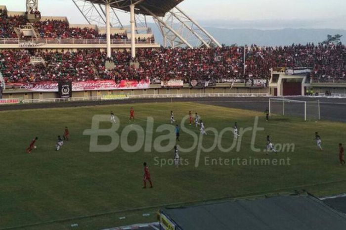 Laga Timnas U-19 Indonesia kontra Persid Jember di Stadion Jember Sport Garden, Jember, Sabtu (21/10/2017) sore WIB