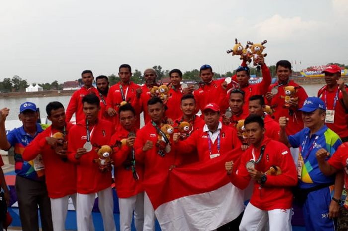 Tim perahu naga 1000 meter putra Indonesia meraih medali perak Asian Games 2018 pada Senin (27/8/2018) di Danau Jakabaring, Palembang, Sumatra Selatan.