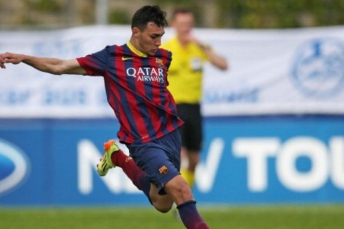 Munir El Haddadi bersiap menembak bola saat membela Barcelona dalam pertandingan semifinal UEFA Youth League kontra Schalke 04 di Stadion Colovray, Nyon, Swiss, 11 April 2014.