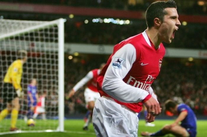 Robin van Persie selebrasi usai mencetak gol penyeimbang untuk Arsenal ke gawang Manchester United di pekan ke-24 Premier League 2006-2007, 21 Januari 2007.