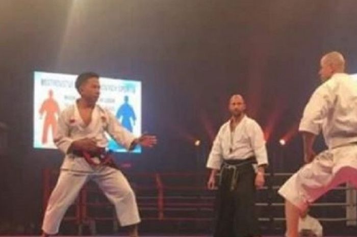 Fauzan (kiri) karateka asal Indonesia yang jadi juara di WASO World Championship di Republik Ceska pada Januari 2018.