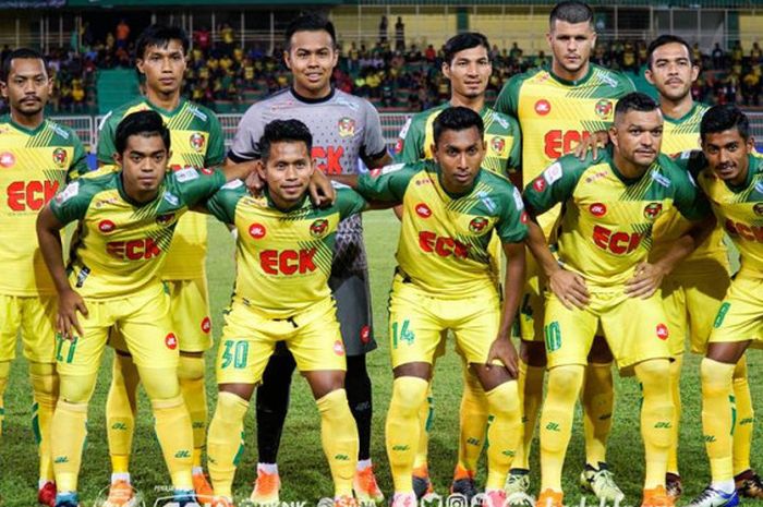 Andik Vermansah (depan, dua dari kiri) bersama pemain Kedah FA jelang laga kontra Selangor FA pada laga Liga Super Malaysia 2018 di Stadion Darul Aman, Alor Setar, Jumat (13/4/2018). 