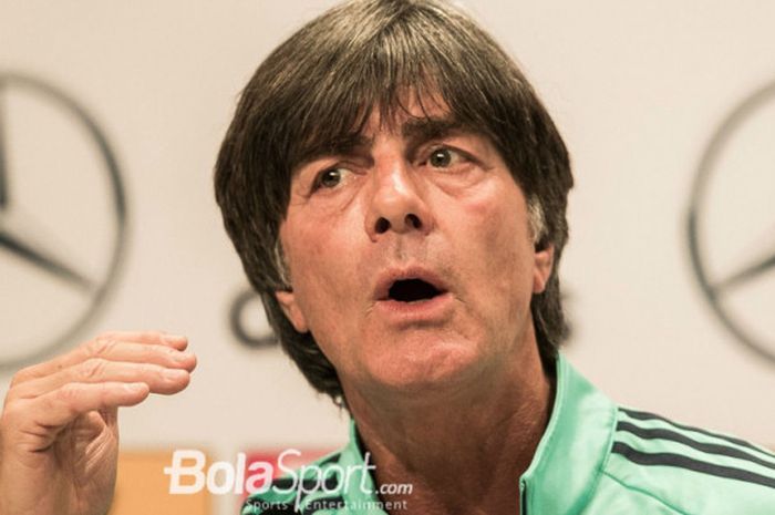 Pelatih timnas Jerman, Joachim Loew, saat jumpa pers di Moskow, Rusia, menjelang pembukaan Piala Dunia 2018.