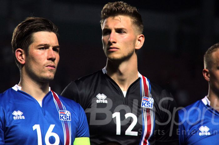 Kapten Timnas Islandia, Olafur Skulason bersama Frederik Schram dan Hjortur Hermannsson (kiri ke kanan) saat berlaga melawan Indonesia Selection di Stadion Maguwoharjo, Sleman, Kamis (11/1/2018).