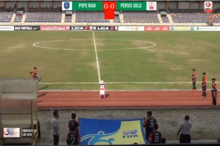 Suasana menjelang kick-off PSPS Riau Vs Persis Solo di Stadion Kaharuddin Nasution, Jumat (10/8/2018).