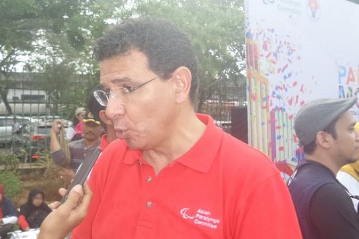 CEO Asia Paralympic Committee, Tarek Souei, saat menghadiri parade Asian Para Games 2018, di Monumen Nasional (Monas), Jakarta, Minggu (23/9/2018).