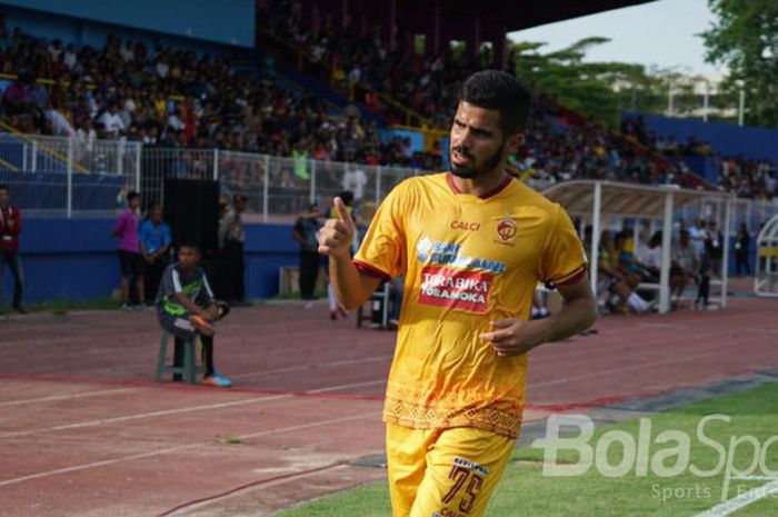 Ekspresi Tijani Belaid (Sriwijaya FC) dalam sebuah pertandingan Liga 1 musim 2017.