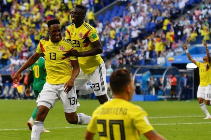 Yerry Mina (kiri) merayakan golnya untuk Kolombia ke gawang Senegal dalam partai Grup H Piala Dunia 2018 di Samara Arena, Samara, 28 Juni 2018.