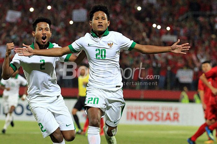  Penyerang timnas U-16 Indonesia,  Amiruddin Bagus Kahfi, melakukan selebrasi seusai mencetak gol ke gawang Vietnam dalam laga Piala AFF U-16 di Stadion Gelora Delta, Sidoarjo, Kamis (2/8/2018). 