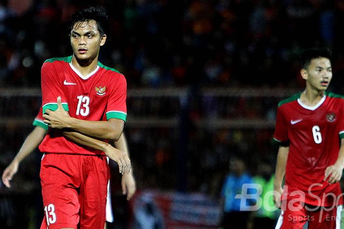 Ekspresi pemain timnas Indonesia U-19, Rachmat Iriyanto, saat melakoni laga uji coba melawan Persibo Bojonegoro di Stadion Letjen H Soedirman Bojonegoro, Jawa Timur (17/06/2017) Sabtu malam.