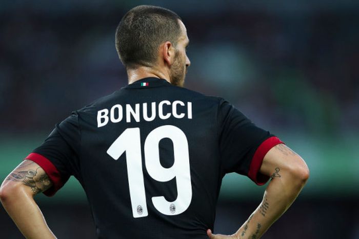 Bek AC Milan, Leonardo Bonucci, beraksi dalam laga International Champions Cup kontra Bayern Muenchen di Universiade Sports Centre Stadium, Shenzhen, China, pada 22 Juli 2017.