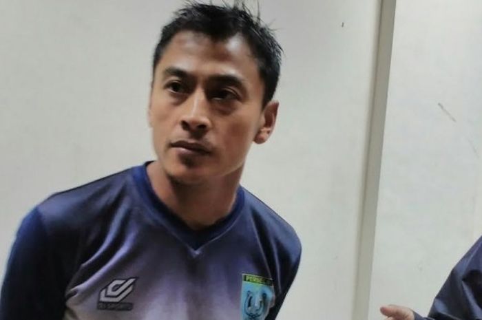 Penyerang Samsul Arif seusai mengikuti latihan perdana Persela untuk musim 2017 di Stadion Surajaya, Lamongan, Senin (23/1/2017) sore. 