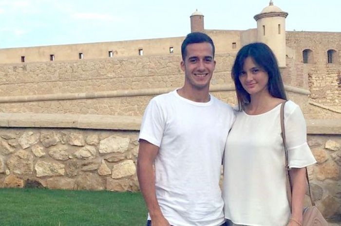 Lucas Vazquez bersama sang kekasih, Macarena Rodriguez.