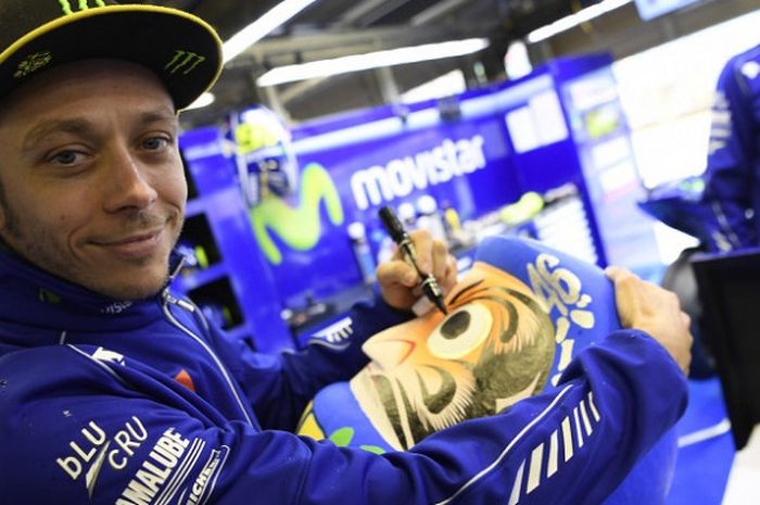 Valentino Rossi saat balapan MotoGP Jepang, Minggu (15/10/2017)