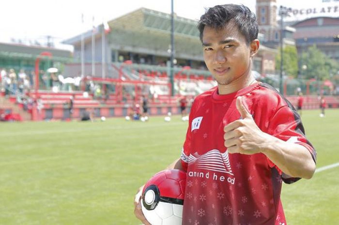 Winger mungil Chanathip Songkrasin dalam sebuah acara Consadole Sapporo pada 31 Juli 2018. 