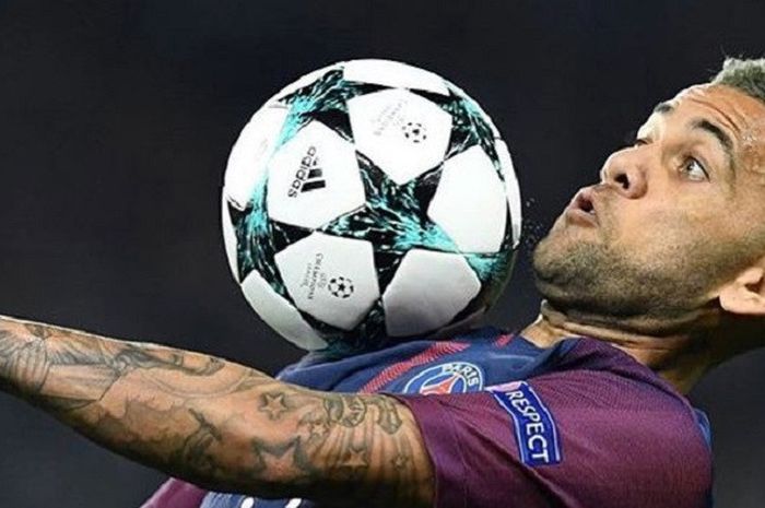  Dani Alves 