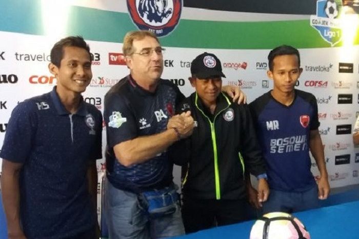 Roberts rene Alberts bersama Joko Susilo