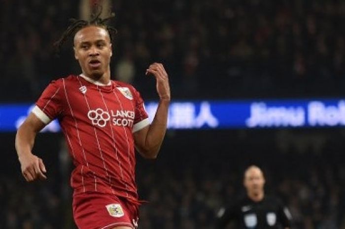 Gelandang Bristol City, Bobby Reid, dalam laga Piala Liga Inggris kontra Manchester City di Stadion Etihad, Rabu (10/1/2018) dini hari WIB.