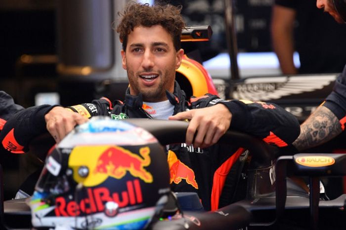 Pebalap Red Bull Racing, Daniel Ricciardo, bersiap menjalani balapan seri pembuka Formula 1 (F1) 2018, GP Australia, di Sirkuit Albert Park, Melbourne, Minggu (25/3/2018).