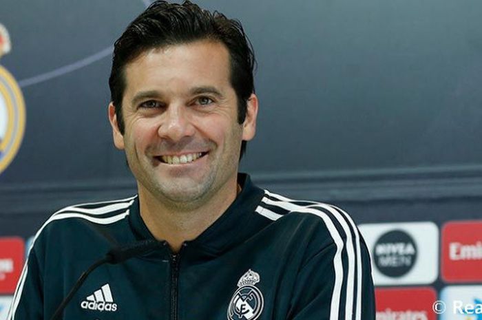 Pelatih Karteker Real Madrid, Santiago Solari, saat menghadiri konferensi pers jelang laga Liga Spanyol  kontra Celta Vigo, Sabtu (10/11/2018).