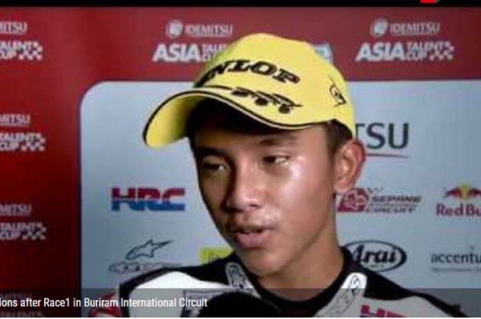 Mario Aji diwawancarai tim ATC setelah finis kedua di race 1.