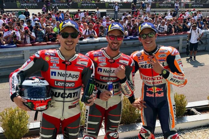 Andrea Dovizioso, Jorge Lorenzo, dan Marc Marquez merayakan podium MotoGP Rep Ceska di Automotodrom Brno, Rep Ceska, Minggu (5/8/2018).