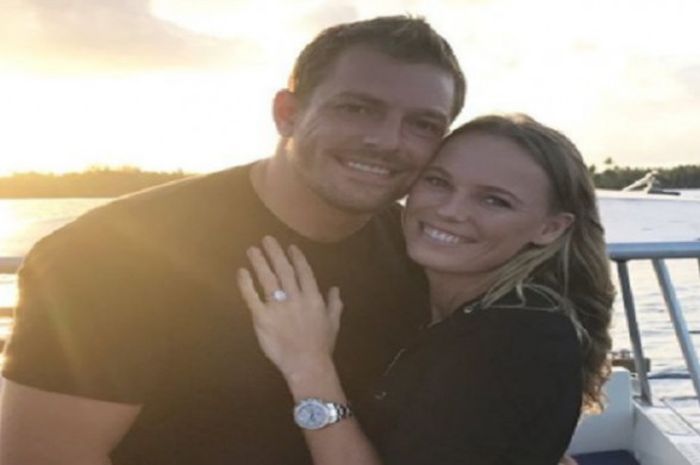 Momen saat David Lee memberikan cincin tunangan kepada sang kekasih, Caroline Wozniacki.