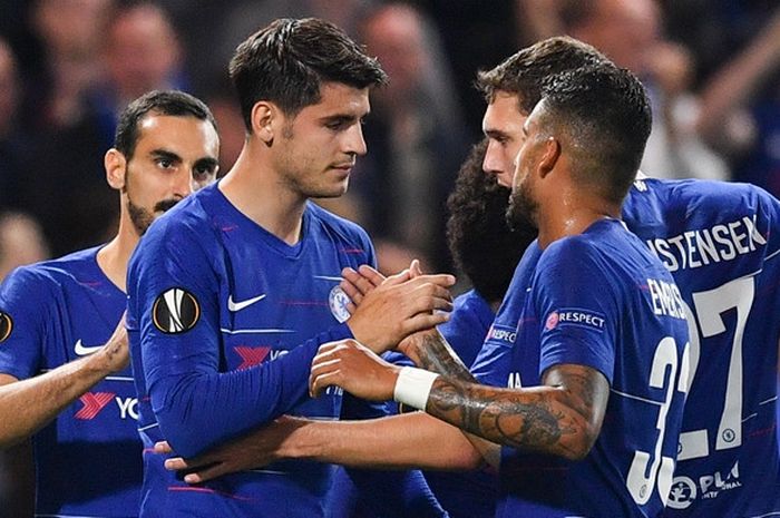 Penyerang Chelsea, Alvaro Morata (kedua dari kiri), merayakan gol yang dicetak ke gawang Vidi dalam laga Grup L di Stadion Stamford Bridge, London, Inggris pada 4 Oktober 2018.