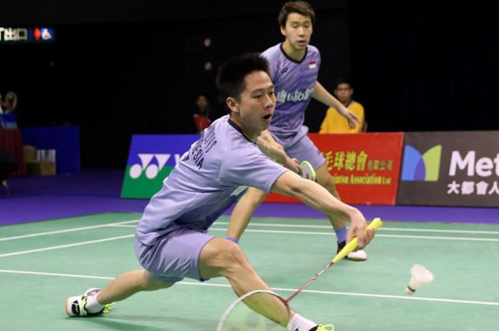 Pasangan ganda putra Indonesia, Marcus Fernaldi Gideon/Kevin Sanjaya Sukamuljo, saat menjalani laga melawan Ong Yew Sin/Tan Wee Kiong (Malaysia) pada babak perempat final turnamen Hong Kong Terbuka 2017 di Hong Kong Coliseum, Kowloon, Jumat (24/11/2017).