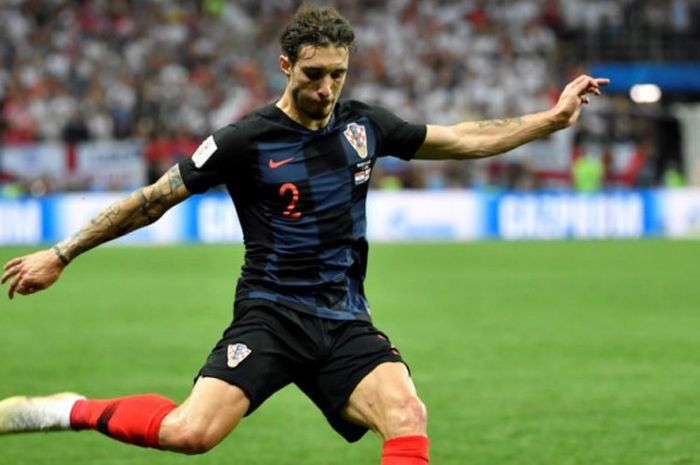 Aksi Sime Vrsaljko saat membela timnas Kroasia dalam partai semifinal Piala Dunia 2018 lawan Inggris di Stadion Luzhniki, Moskow, 11 Juli 2018.