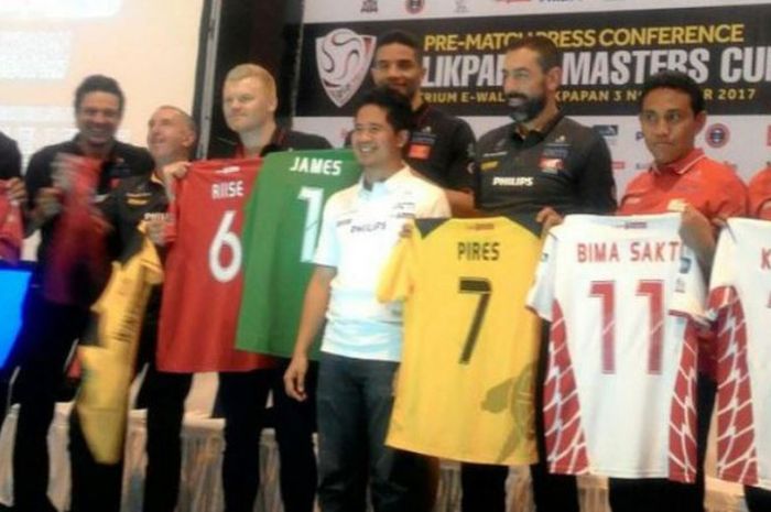 Veteran timnas akan bertanding dengan veteran Arsenal dan Liverpool di Balikpapan, Minggu (5/11/2017). Bagi Bima Sakti, ini jadi laga menguras emosi dia dan publik Balikpapan.