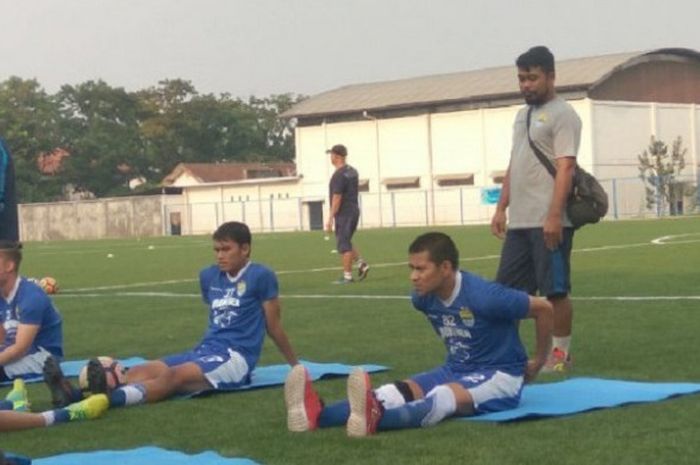 Tantan terlihat sudah ikut berlatih bersama Persib Bandung di Lapangan Lodaya, Kamis (31/8/2017). 