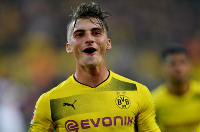 Ekspresi pemain Borussia Dortmund, Maximilian Philipp, usai membobol gawang Borussia Moenchengladbach pada laga pekan keenam Liga Jerman di Stadion Signal Iduna Park, Jerman, Sabtu (23/9/2017).