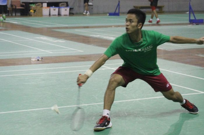 Pebulu tangkis tunggal putra nasional Indonesia, Anthony Sinisuka Ginting, saat menjalani latihan di Hall Pelatnas Cipayung, Jakarta, Kamis (19/4/2018).