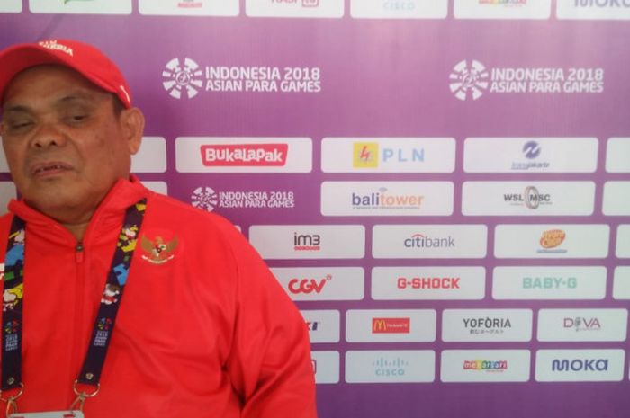 Pecatur putra Indonesia, Edy Suryanto, meladeni sesi wawancara usai menangi laga kedua catur Asian Para Games 2018 di Cempaka Putih Sports Hall, Minggu (7/10/18).