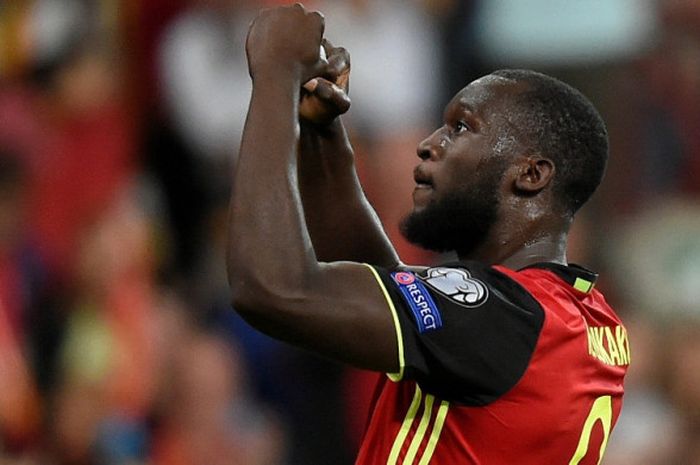 Penyerang tim nasional Belgia, Romelu Lukaku, melakukan selebrasi setelah mencetak gol ke gawang Gilraltar di di Stadion Maurice Dufrasne, Kamis (31/8/2017) waktu setempat.