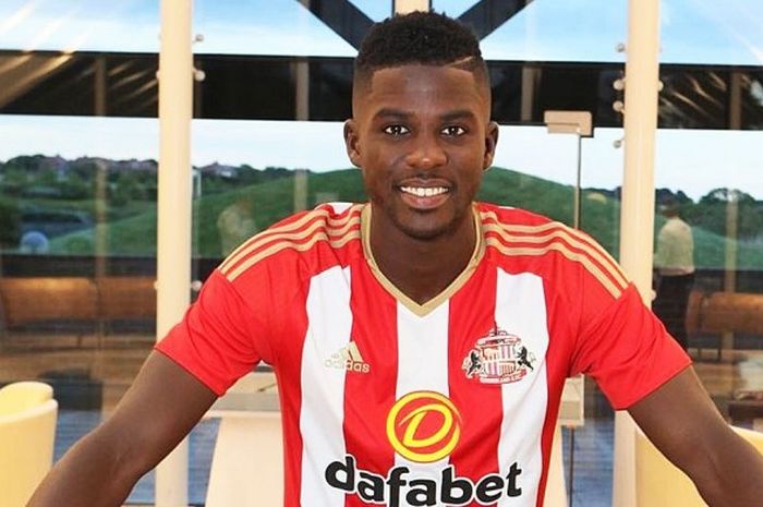 Papy Djilobodji, didatangkan demi memperkuat pertahanan.