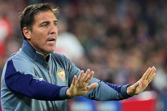 Eduardo Berizzo saat memimpin Sevilla menghadapi Spartak Moskva dalam partai Liga Champions di Stadion Ramon Sanchez Pizjuan, 1 November 2017.