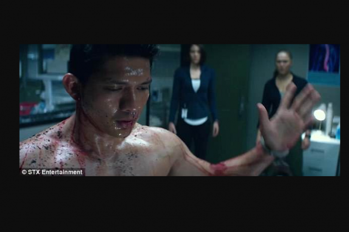 Iko Uwais dalam trailer film Mile 22