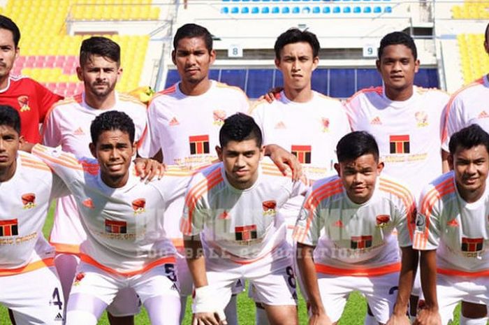 Para pemain Kuantan FA sebelum menjamu Penang FA pada laga Liga Premier Malaysia 2018 di Stadion MP Selayang, Selangor pada 10 April 2018. 