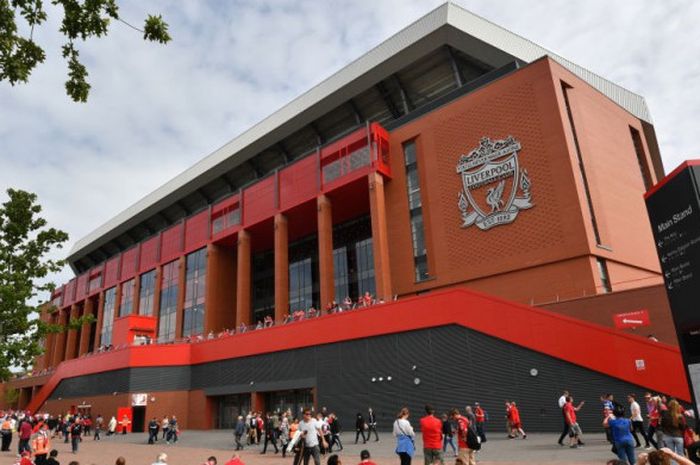  Stadion Anfield di kota Liverpool. 