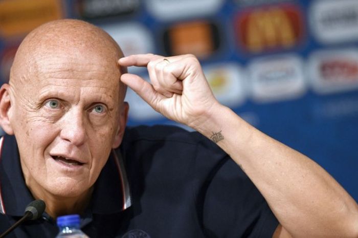 Wasit legendaris asal Italia, Pierluigi Collina.