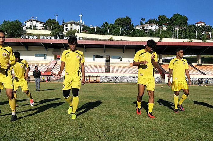 Pemain Semen Padang berlatih di Stadion Mandala, Jayapura, (2/9/2017), menjelang laga melawan Persipura Jayapura dalam laga pekan ke-23 Liga 1.