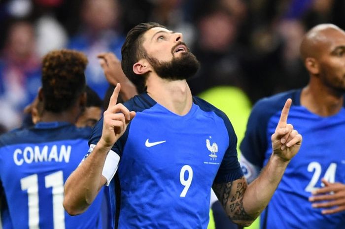 Striker Prancis, Olivier Giroud (tengah), merayakan gol yang dia cetak ke gawang Wales dalam laga persahabatan di Stade de France, Saint-Denis, Prancis, pada 10 November 2017.