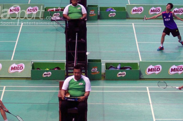 Sebagian dari 700 peserta yang ambil bagian di Sirnas-Milo Badminton Competition di GOR Ken Arok Malang, Jawa Timur.