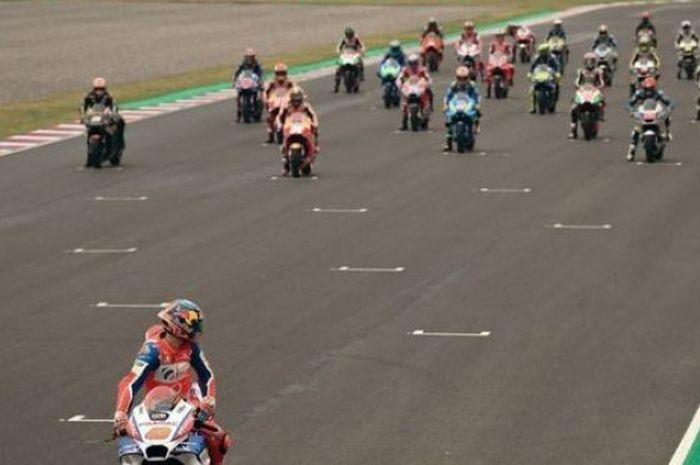  Jack Miller memimpin start MotoGP Argentina 2018 yang digelar di Sirkuit Autodromo Termas de Rio Hondo, Argentina, Minggu (8/4/2018). 