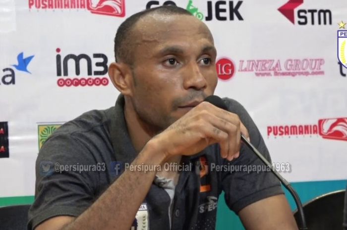 Bek kiri Persipura Jayapura, Rony Beroperay